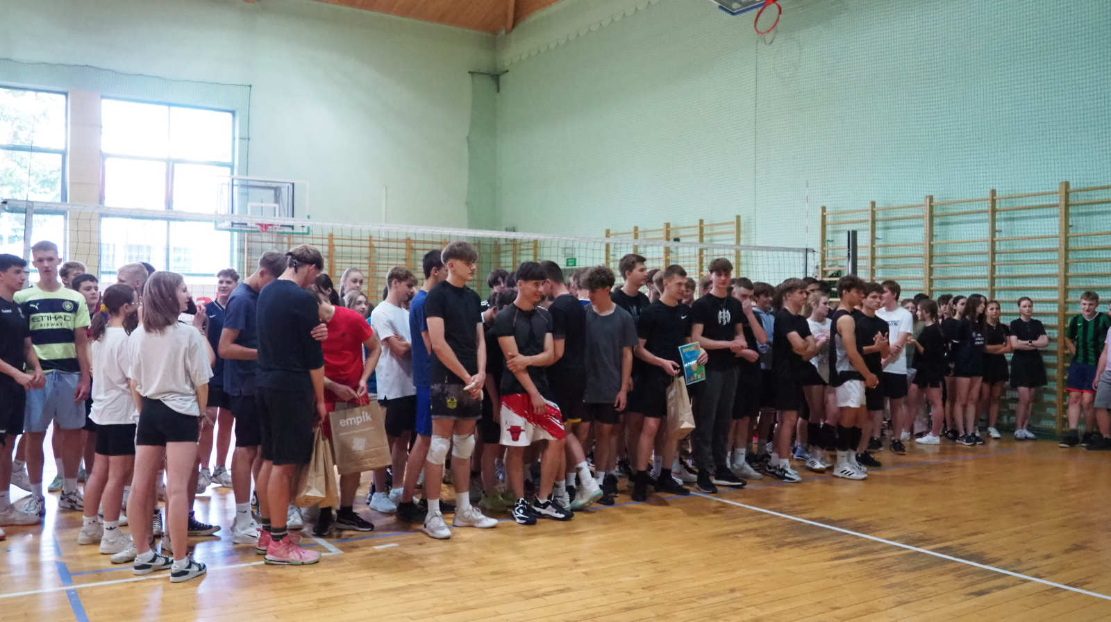 Zdjęcie Dzień Sportu 20-06-2024 (31)fe401079-c061-4386-aa6c-f787ca605277.jpg w galerii Turniej Piłki Siatkowej w ramach Dnia Sportu Szkolnego II LO